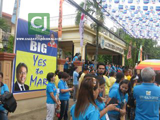 ROXAS BUILDS BOND WITH ELECTORATE
