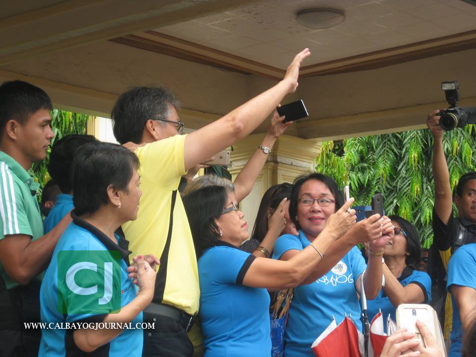 ROXAS BUILDS BOND WITH ELECTORATE
