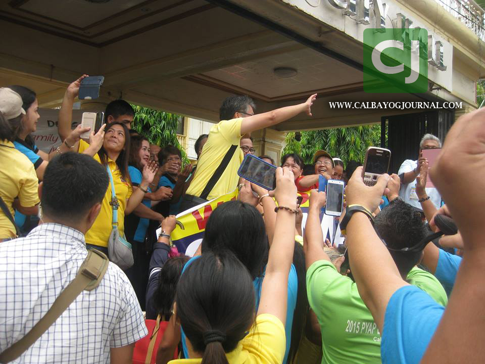 ROXAS BUILDS BOND WITH ELECTORATE
