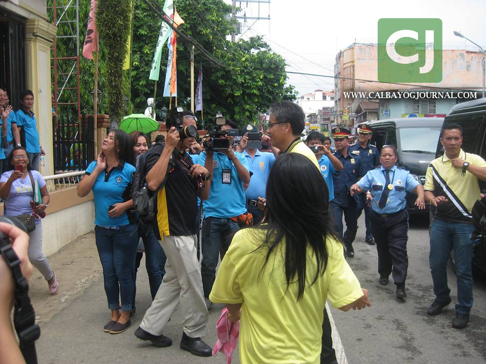 ROXAS BUILDS BOND WITH ELECTORATE