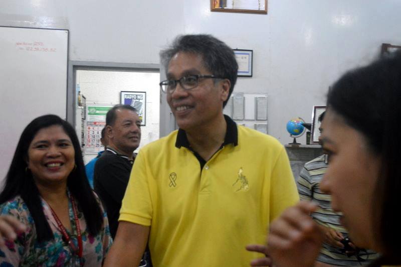 ROXAS BUILDS BOND WITH ELECTORATE