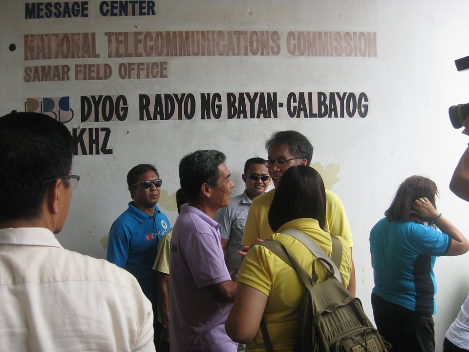 ROXAS BUILDS BOND WITH ELECTORATE