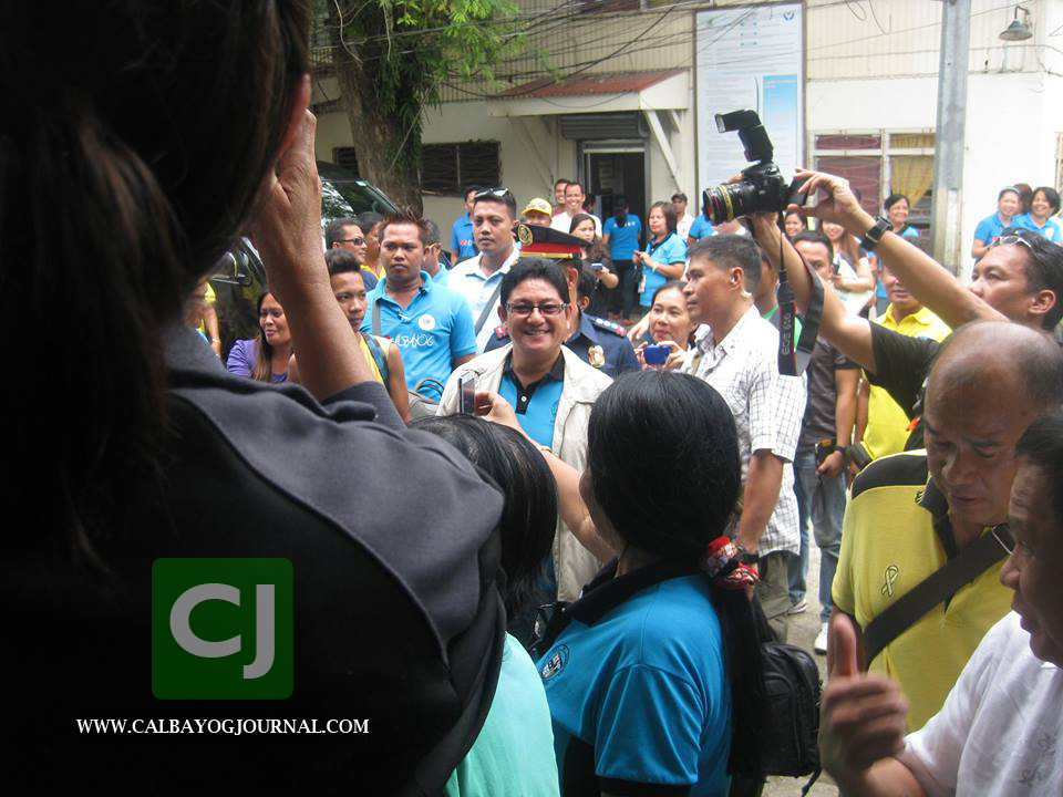 ROXAS BUILDS BOND WITH ELECTORATE