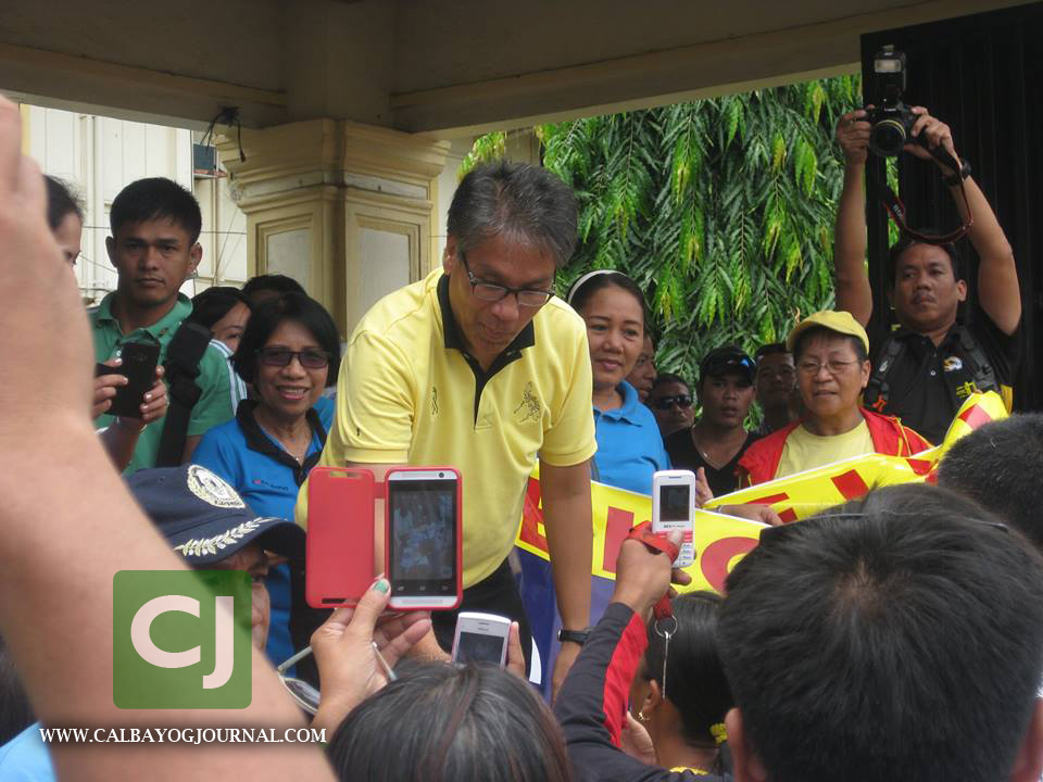 ROXAS BUILDS BOND WITH ELECTORATE