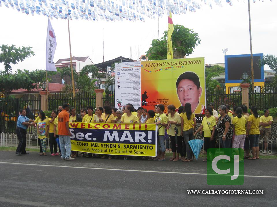 ROXAS BUILDS BOND WITH ELECTORATE