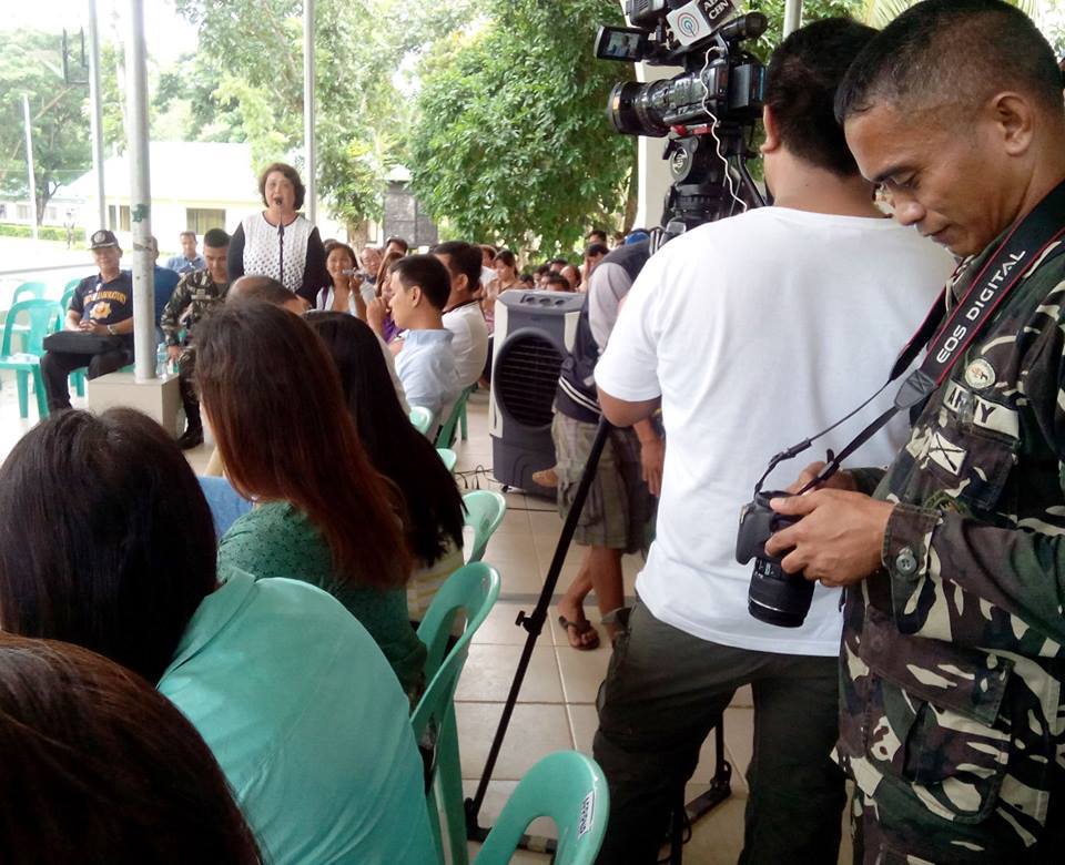 TAN-AQUINO TRUCE PROMISES PEACE