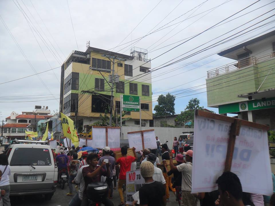 CATB. COP :  NO-TO-PHP800M-LOAN-COALITION ASSEMBLY AT PROVINCIAL CAPITOL, VERY PEACEFUL!