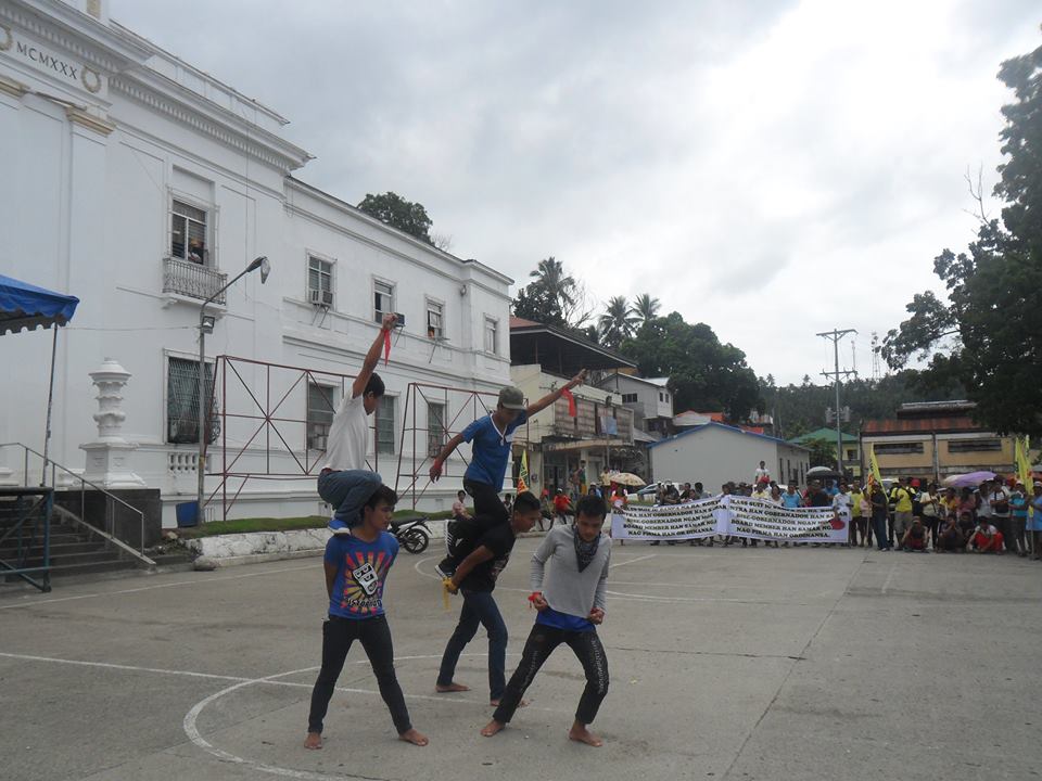 CATB. COP :  NO-TO-PHP800M-LOAN-COALITION ASSEMBLY AT PROVINCIAL CAPITOL, VERY PEACEFUL!