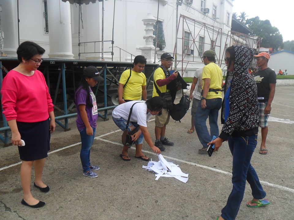 CATB. COP :  NO-TO-PHP800M-LOAN-COALITION ASSEMBLY AT PROVINCIAL CAPITOL, VERY PEACEFUL!