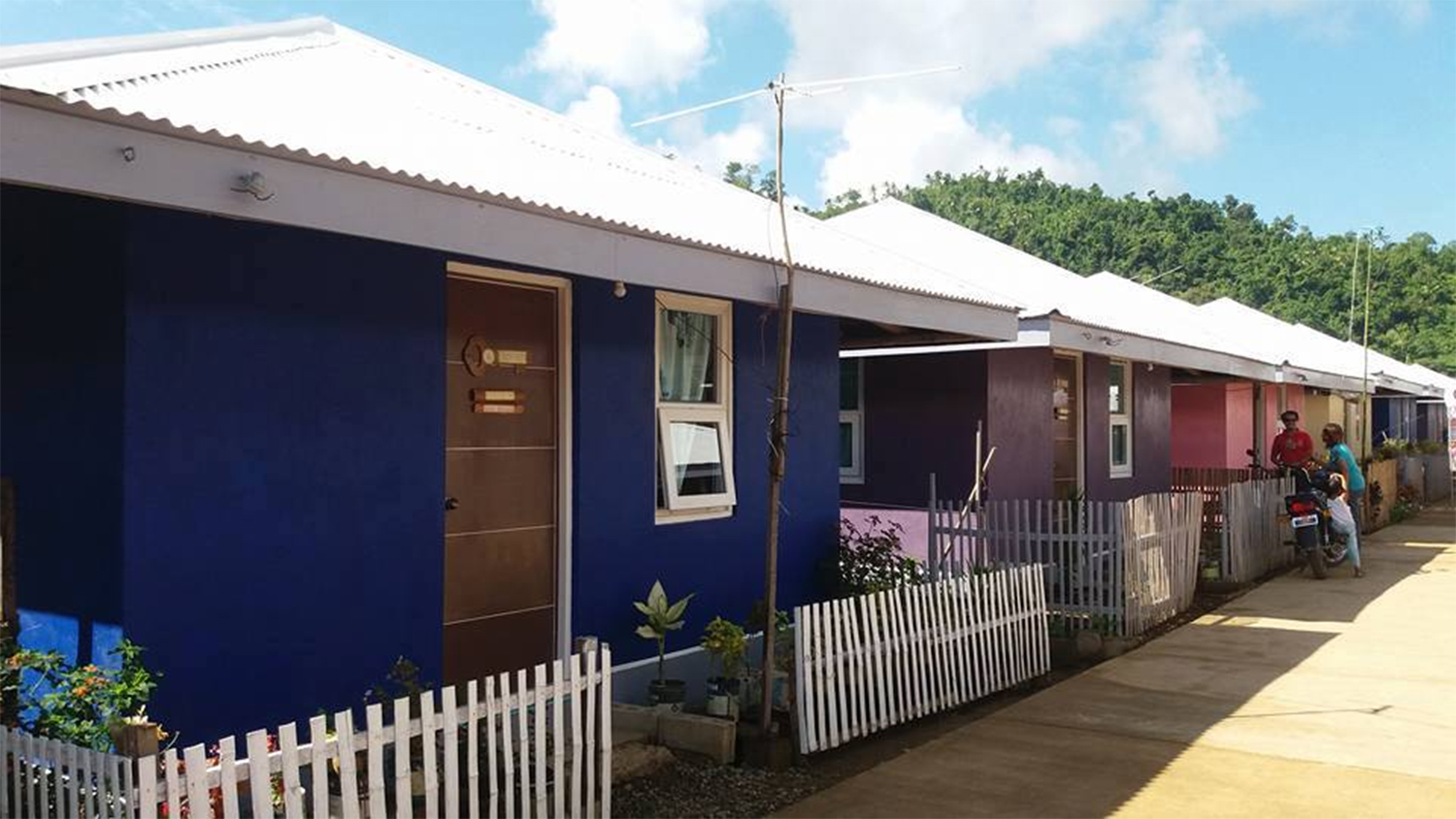 ROAD TO COMMUNITY OF YOLANDA SURVIVORS NEEDING GOVERNMENT ATTENTION